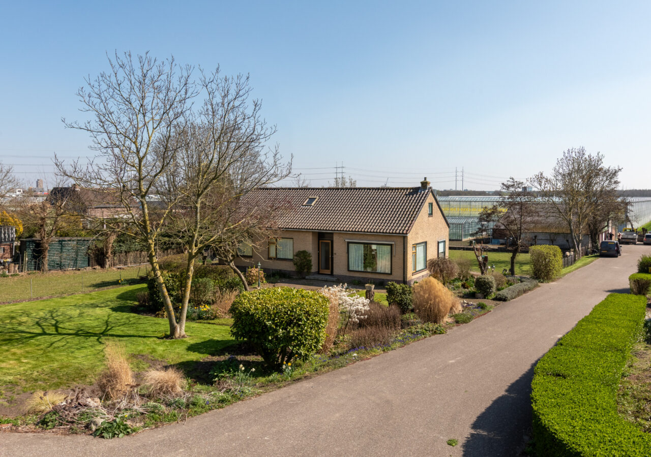 Zwethkade Zuid 16 te Den Hoorn